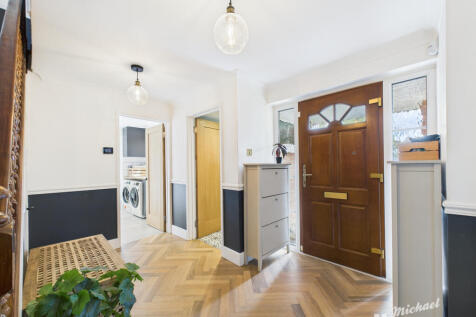 CAM03218G0-PR0606-STILL013