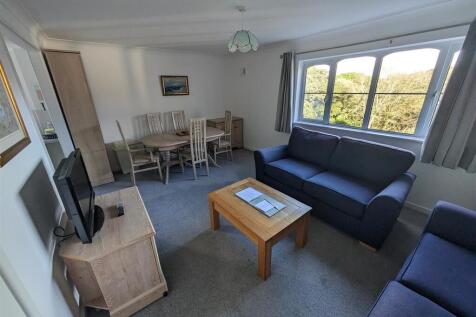 24 Marine Court L...