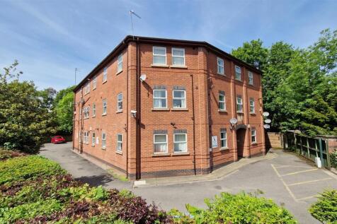 *** AVAILABLE NOW *** A well-presented two double bedroom, second floor apartment of this purpose-built apartment block with onsite parking and shared communal gardens and barbeque area. Upon entering