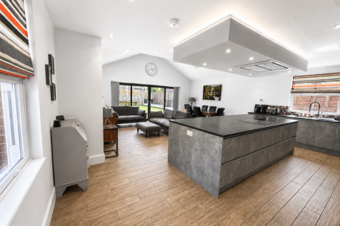Kitchen/ Family Room