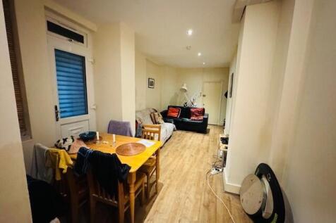 Greenlands are pleased to offer this 2 bedroom flat a stone throw away from Whitechapel & Stepney Green stations. The property situated on ground floor consists spacious lounge, fully fitted large kit