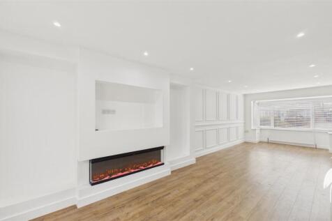 Lounge/Dining Area