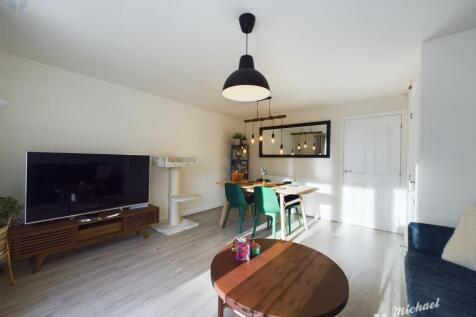 CAM03218G0-PR0448-STILL010