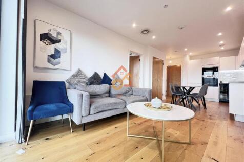 Let UK Home are excited to offer this spectacular one bedroom property in The Axium, located in a prime city centre location in Birmingham. The flat comprises a spacious open kitchen with a stylishly