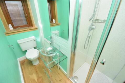 SHOWER ROOM..jpg