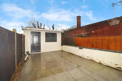 0d60b8a6-Rear 20Garden.JPG