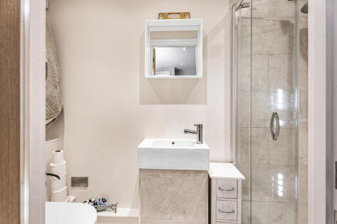 Lower Ground Floor En-Suite