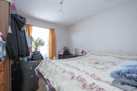 39 Fairfield Close, Mitcham, CR4 3RE bedroom.jpg