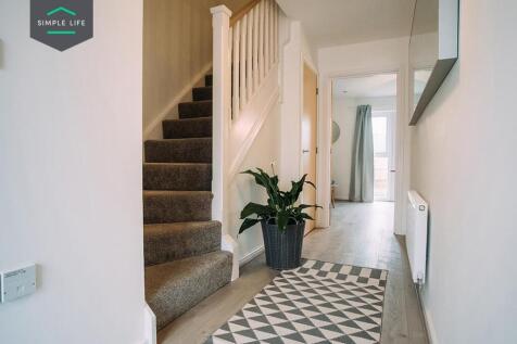 Dee_hallway
