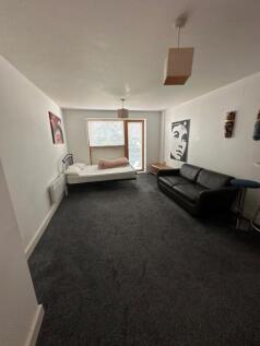 A bright and spacious studio apartment with living and kitchen area, separate good sized bathroom and ample built in storage in the hallway. The apartment also benefits from a great location Near Brin