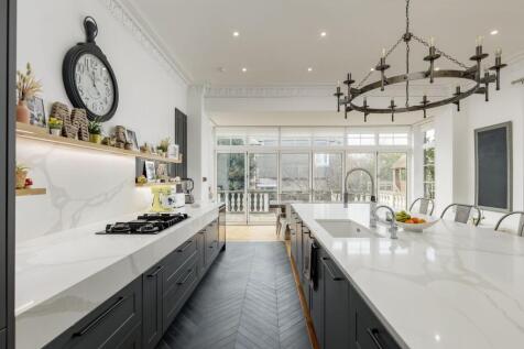 6 bed, 5 bath Detached in Edinburgh - Photo 9