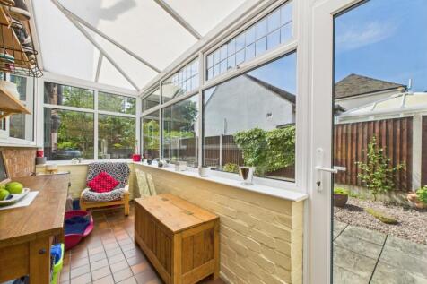 CAM02386G0-PR0141-STILL041