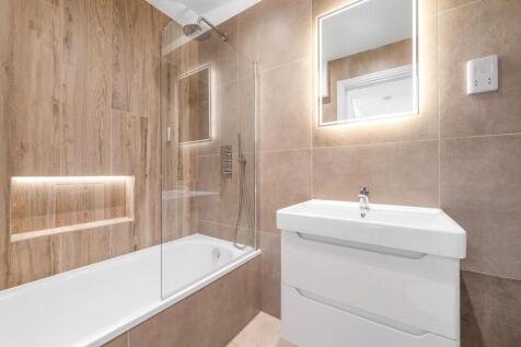 Bathroom (2).JPG