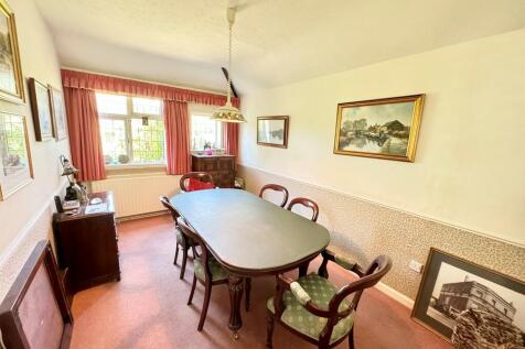 Tuts Cottage Dini...