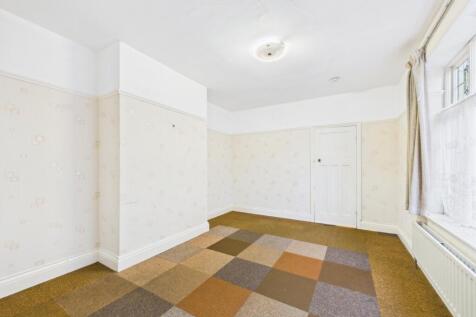 CAM02386G0-PR0142-STILL017