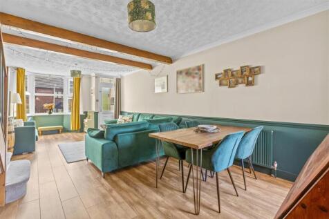 66 Totteridge Avenue, HP13 6XJ-8.jpg