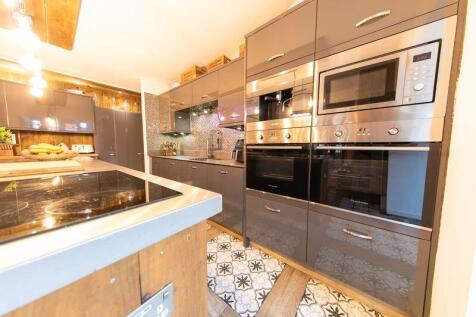 Feature packed kitchen