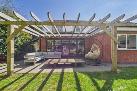 CAM03218G0-PR0602-STILL007