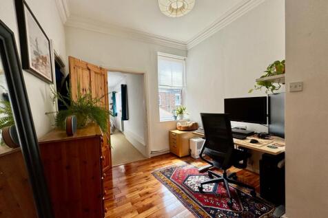 Bedroom 2 - Dressing room