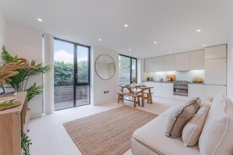 Discover this beautifully furnished two-bedroom, two-bathroom apartment on Oval Road, offering modern living within an award-winning development. Enjoy underfloor heating and an exceptional location,