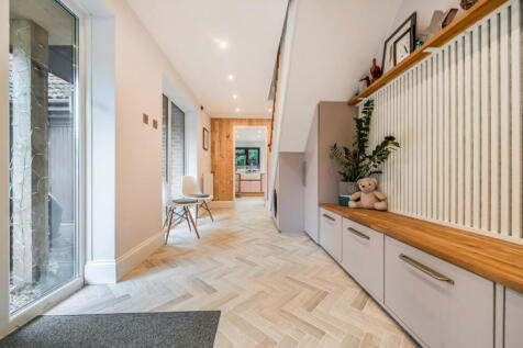 1387259-15-693867...