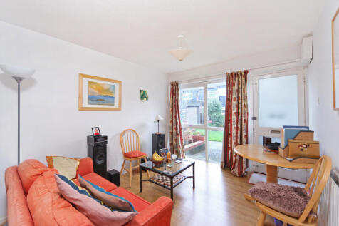 John D Wood & Co. Southfields lettings are proud to present this one double bedroom house to rent with its own garden, located in a quiet development just off Augustus Road.