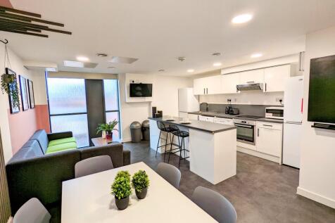 | £161.00 pppw inc bills | Room A in Flat Share | Student ONLY Property | Available for 26/27 Academic Year | Tenancy Start Date: 01/09/2026 | Next to Five Ways Station | ALL EN-SUITE | Open-Plan Livi