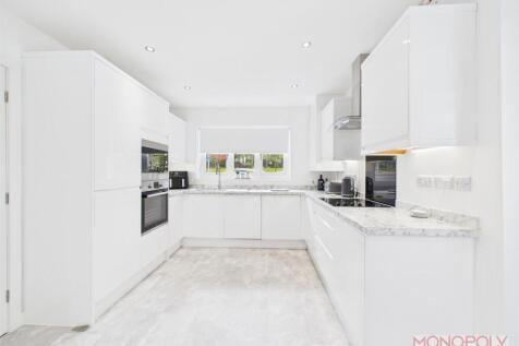 KITCHEN/ DINING ROOM