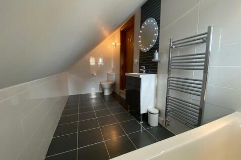 grananry ensuite 2.jpg