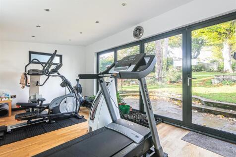 7 bed, 4 bath Detached in Sheffield - Photo 30