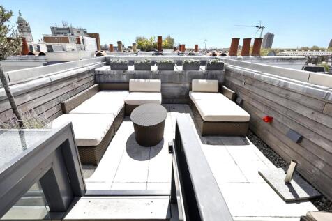 2 bed, 2 bath Penthouse in London - Photo 4
