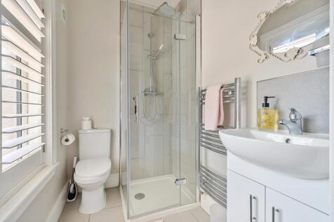 Master Bedroom en - Suite