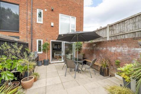 St Barnabas Road, IG8