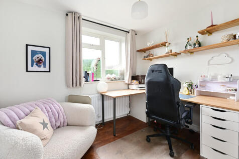 19 Globe Farm Lan...