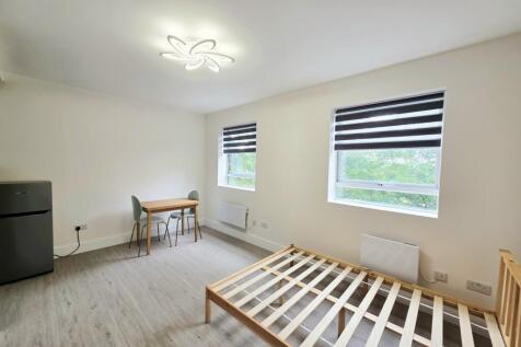 We are pleased to offer this bright, newly refurbished studio apartment located on the third floor of a well-maintained building in Highgate.The self-contained studio features a spacious L-shaped livi
