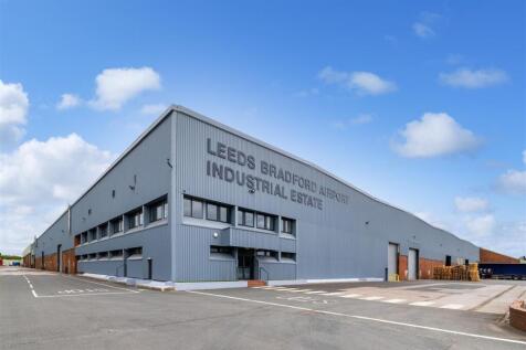 Distribution Warehouse to rent in leeds