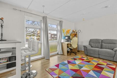 12 Baines House, Abbey Barn Rd, HP11 1RJ-4.jpg