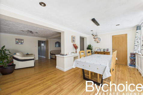 CAM05454G0-PR0032-STILL009