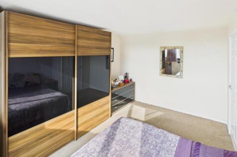 CAM04233G0-PR0021-STILL046