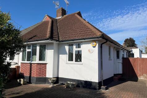 4 Woodlawn Crescent Sept 25.jpg