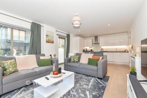 Lounge/Dining /Kitchen