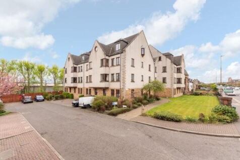 Inchview Terrace is an immaculately presented, bright and spacious three-bedroom third-floor flat, enjoying beautiful open views and an excellent position within a popular residential area.