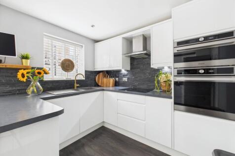 CAM03729G0-PR0079-STILL012