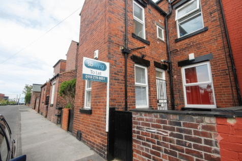 sbliving are pleased to present this light, neutrally decorated, compact studio flat in Armley. Close to local amenities, and transport links into the city centre, this is a great location for an indi