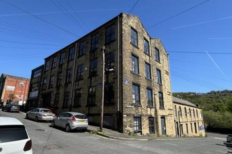 Light Industrial to rent in halifax