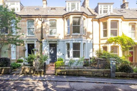 Beautiful two bedroom, two bathroom maisonette with private garden in Bruntsfield.
