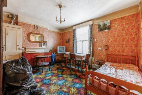 18 Buxton Gardens-13.jpg