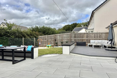 Enclosed Landscaped Garden