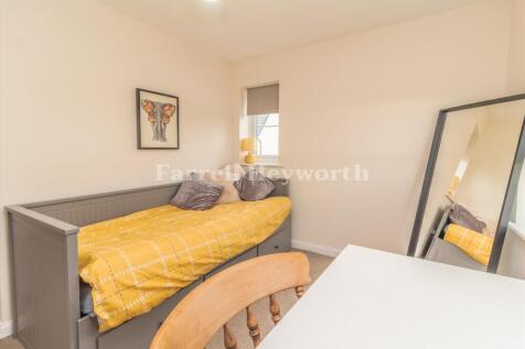 Bedroom 2 image 2