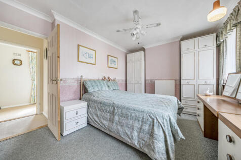 1328699-2-6884dd5...